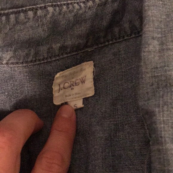 J Crew women’s button down denim shirt - Picture 2 of 3